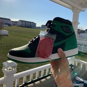 Air Jordan 1 pine green